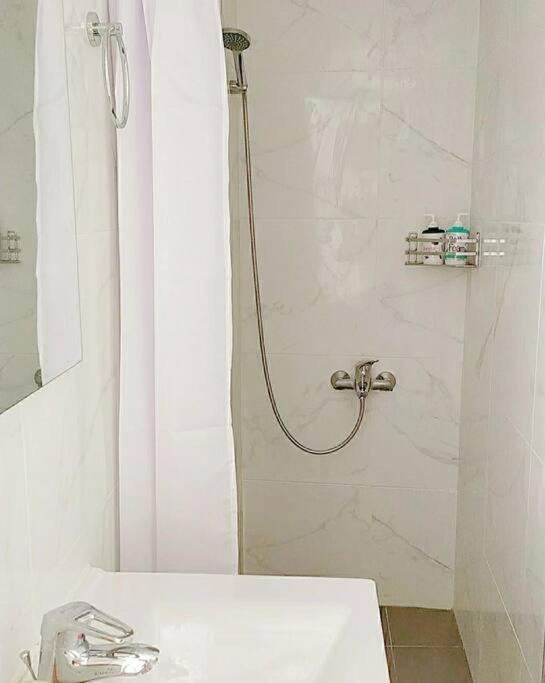 Sunny Two-Bedroom Apartment Next To Panathenaic Stadium Exterior photo