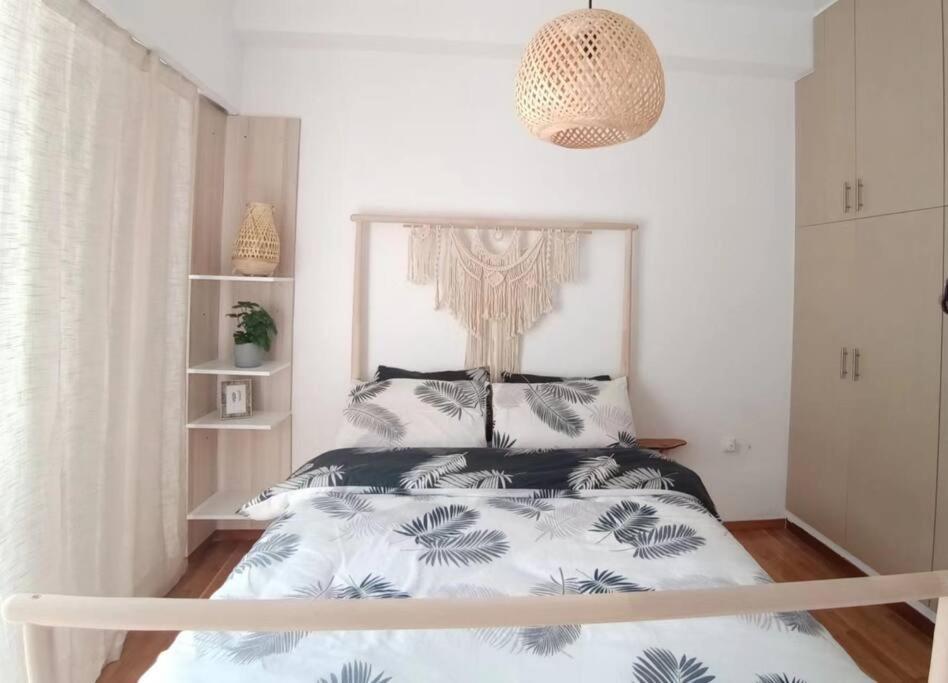 Sunny Two-Bedroom Apartment Next To Panathenaic Stadium Exterior photo