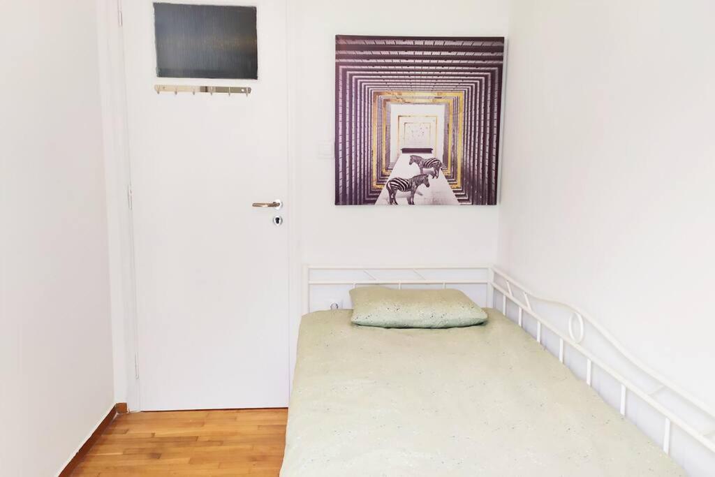 Sunny Two-Bedroom Apartment Next To Panathenaic Stadium Exterior photo