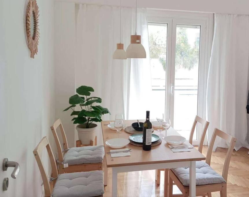 Sunny Two-Bedroom Apartment Next To Panathenaic Stadium Exterior photo